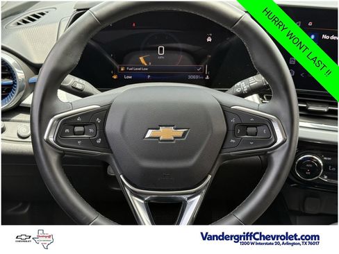 Certified 2025 Chevrolet Trax LT w/ LT Convenience Package FWD image 12