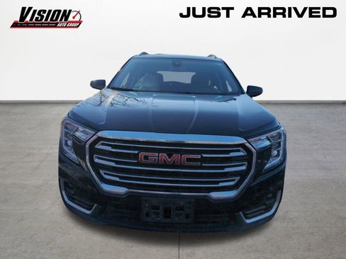 Used 2024 GMC Terrain SLT image 2