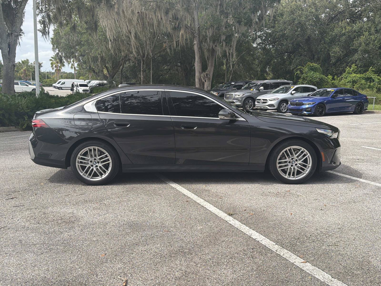 Used 2025 BMW 530i xDrive AWD/4WD image 2