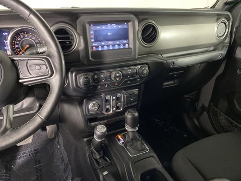 Used 2022 Jeep Gladiator Willys image 27