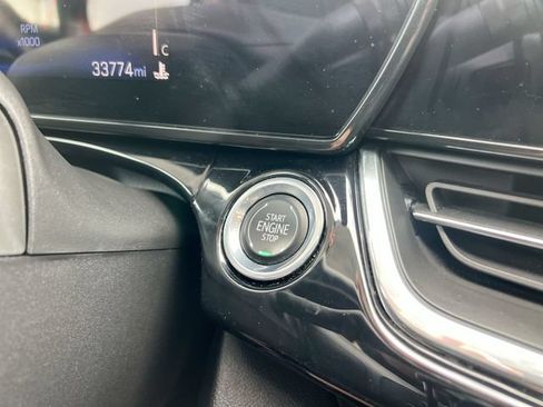 Used 2025 Chevrolet Trax RS w/ Sunroof Package FWD image 16