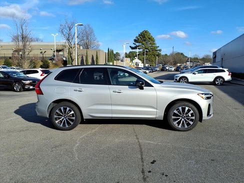 Certified 2025 Volvo XC60 B5 Plus image 2