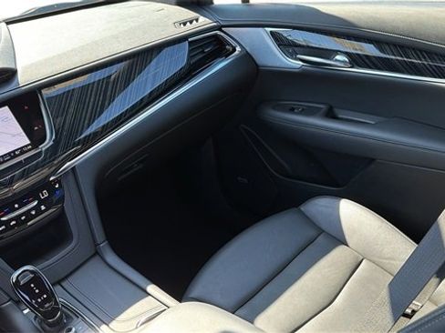 Certified 2025 Cadillac XT6 Premium Luxury image 18
