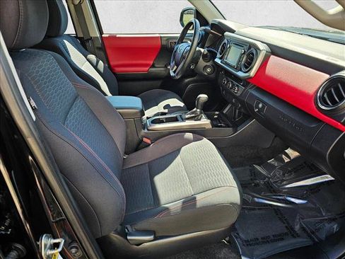 Used 2017 Toyota Tacoma SR5 RWD image 12