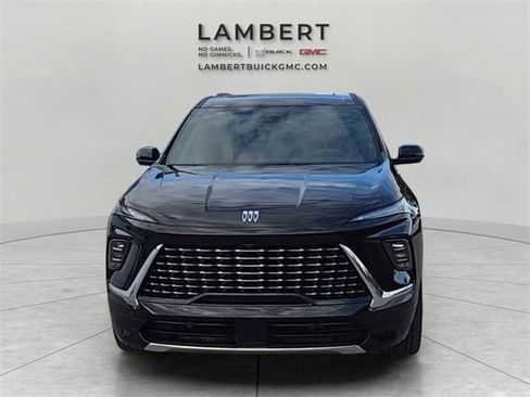 Used 2025 Buick Enclave Avenir image 3