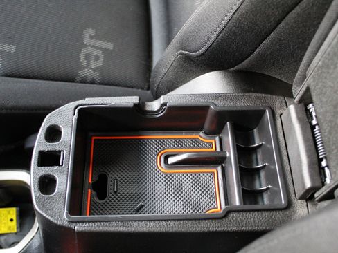 Used 2017 Jeep Renegade Sport w/ Power & Air Group image 33