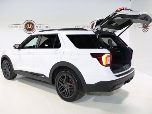 Used 2025 Ford Explorer ST-Line w/ Premium Package image 27