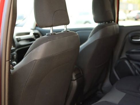 Used 2023 Jeep Renegade Latitude AWD/4WD image 32