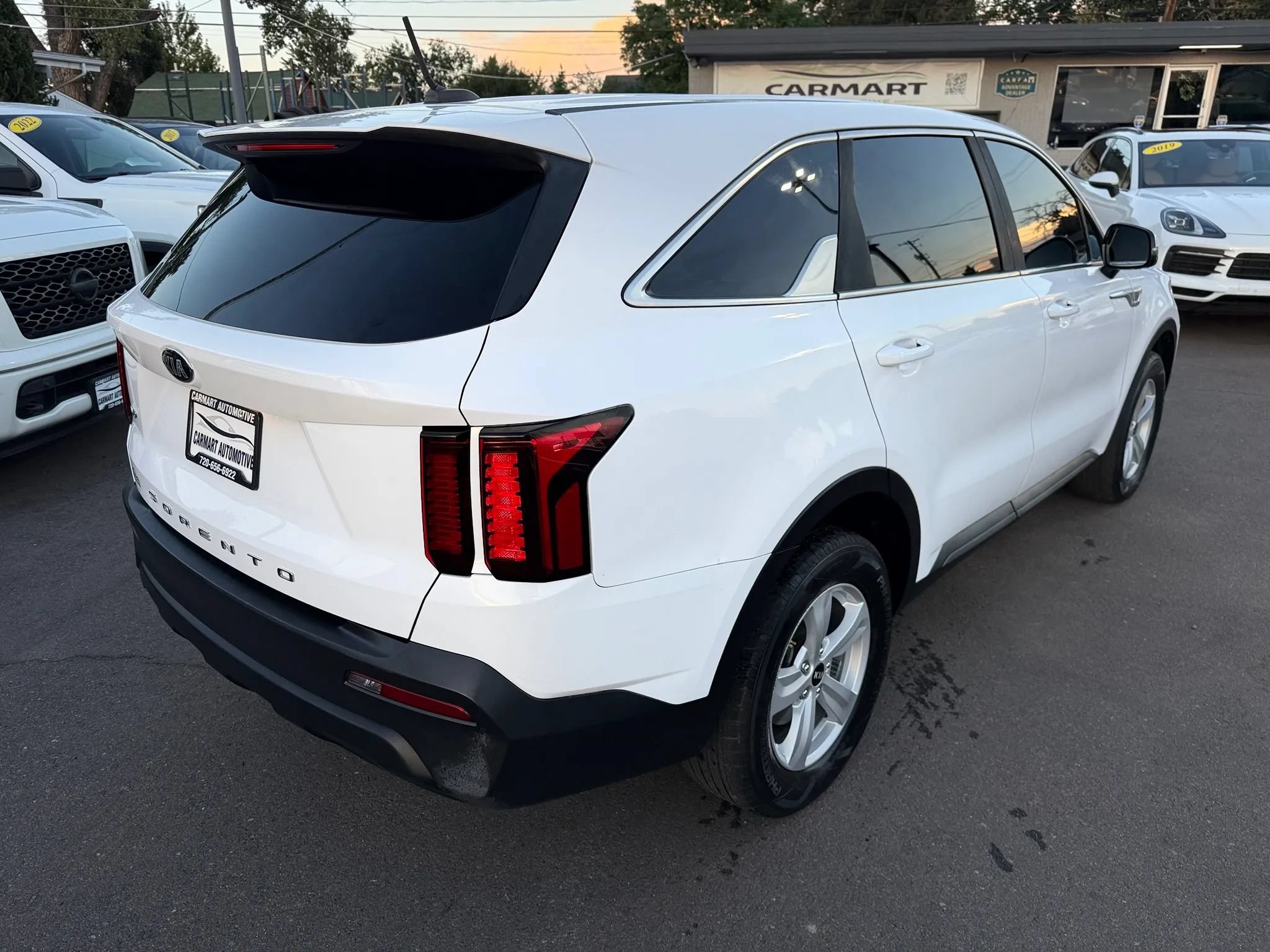 Used 2021 Kia Sorento LX AWD/4WD image 9