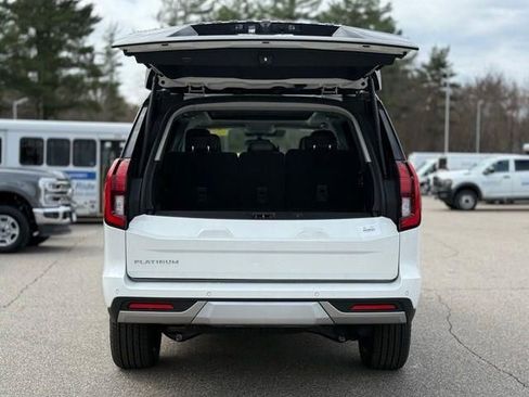 New 2026 Ford Expedition Platinum image 6