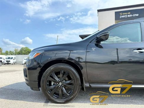 Used 2018 Nissan Pathfinder SL w/ Midnight Edition Package FWD image 10