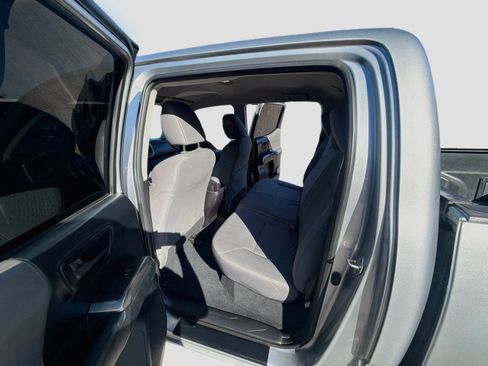 Used 2016 Toyota Tacoma SR5 RWD image 16