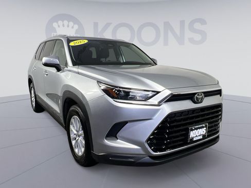 Used 2025 Toyota Grand Highlander FWD image 2