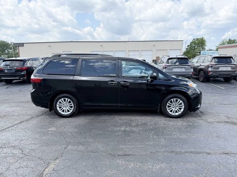 Used 2016 Toyota Sienna XLE FWD image 5