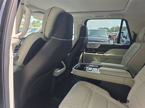 Certified 2022 Lincoln Navigator L Black Label AWD/4WD image 12