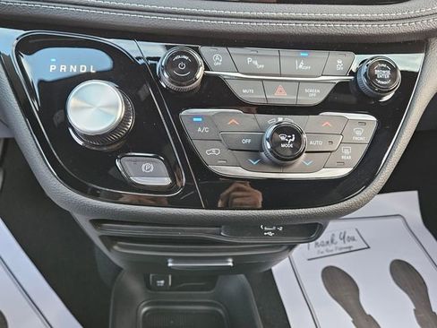 New 2026 Chrysler Pacifica Select FWD image 21