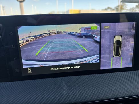 New 2026 Nissan Kicks SR image 14