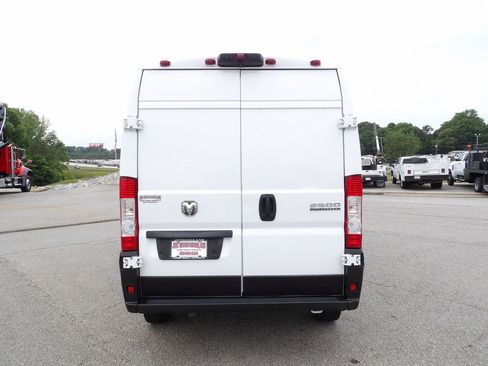 Used 2023 RAM ProMaster 2500 w/ Driver Convenience Group FWD image 6