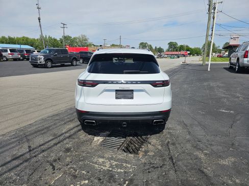 Used 2022 Porsche Cayenne AWD/4WD image 6