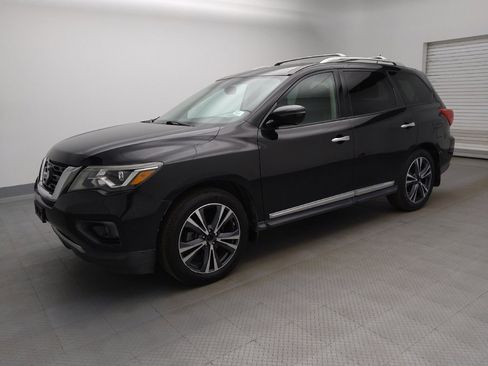 Used 2017 Nissan Pathfinder Platinum w/ Family Entertainment Package FWD image 2