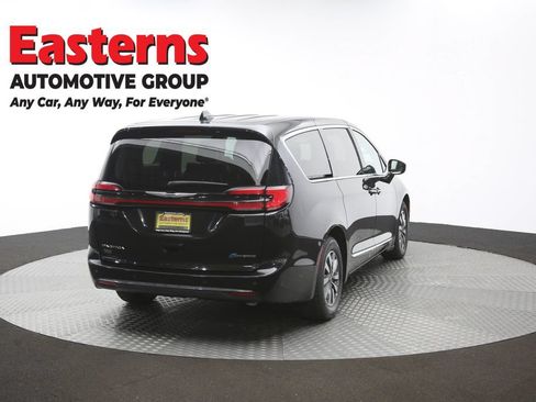 Used 2023 Chrysler Pacifica Limited FWD image 43
