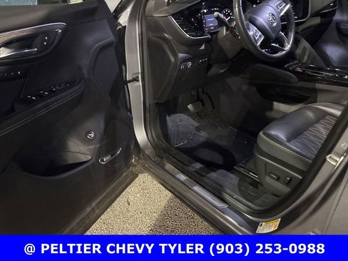 Used 2022 Buick Envision Avenir w/ Technology Package II image 11