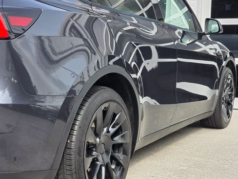 Used 2024 Tesla Model Y Long Range AWD/4WD image 40