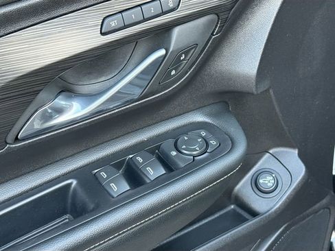 Used 2024 GMC Terrain SLT image 23