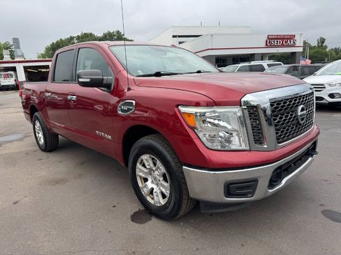 Used 2017 Nissan Titan SV AWD/4WD image 7