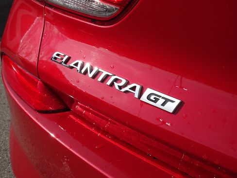 Used 2019 Hyundai Elantra GT FWD image 29