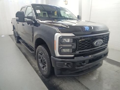 Used 2023 Ford F350 Lariat w/ Sport Appearance Package AWD/4WD image 2