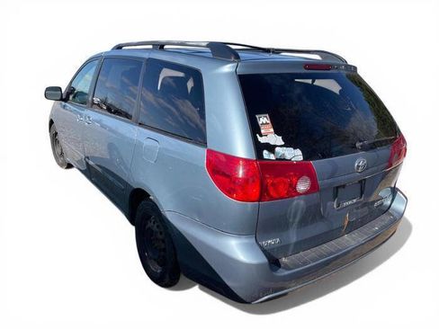 Used 2009 Toyota Sienna CE image 3