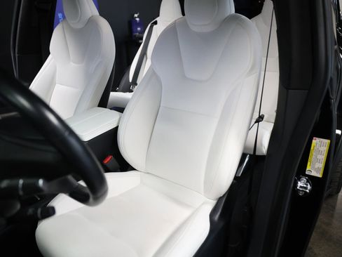 Used 2020 Tesla Model X image 27