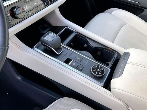 Used 2023 Nissan Pathfinder SL image 13