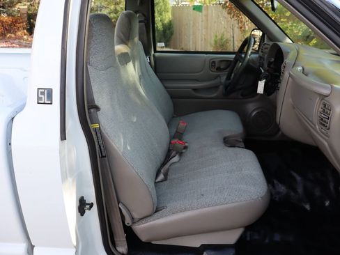 Used 2000 GMC Sonoma SL w/ Cold-Climate Pkg image 20