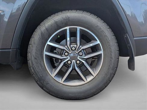 Used 2019 Jeep Grand Cherokee Limited AWD/4WD image 24
