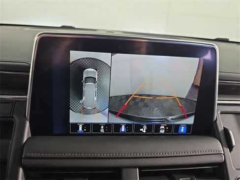 Used 2024 Chevrolet Suburban Z71 w/ Luxury Package image 15