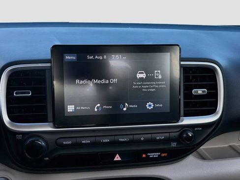 Used 2024 Hyundai Venue SEL FWD image 14