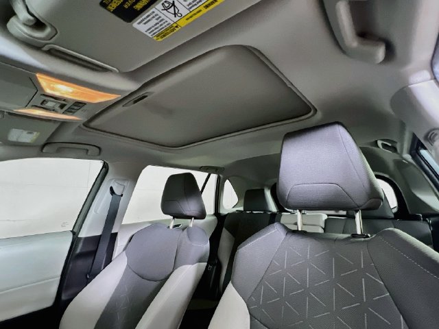 Used 2021 Toyota RAV4 XLE w/ Convenience Package AWD/4WD image 28