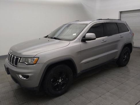 Used 2017 Jeep Grand Cherokee Laredo w/ Quick Order Package 2BE RWD image 2