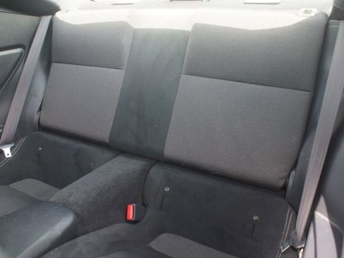 Used 2017 Toyota 86 RWD image 12