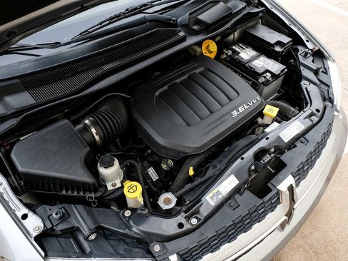 Used 2016 Dodge Grand Caravan SE FWD image 46