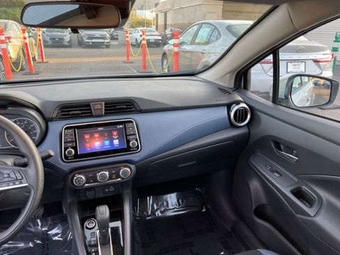 Used 2025 Nissan Versa SV FWD image 34