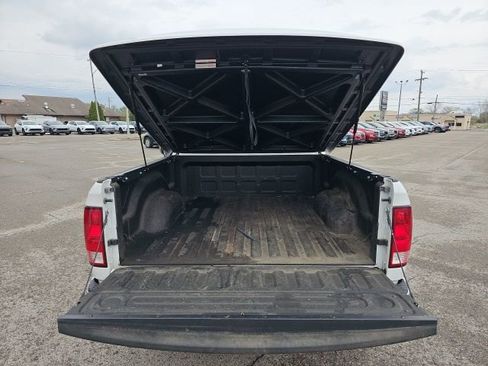 Used 2022 RAM 1500 Classic SLT RWD image 9