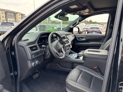 Used 2024 GMC Yukon XL SLT w/ SLT Premium Package AWD/4WD image 9
