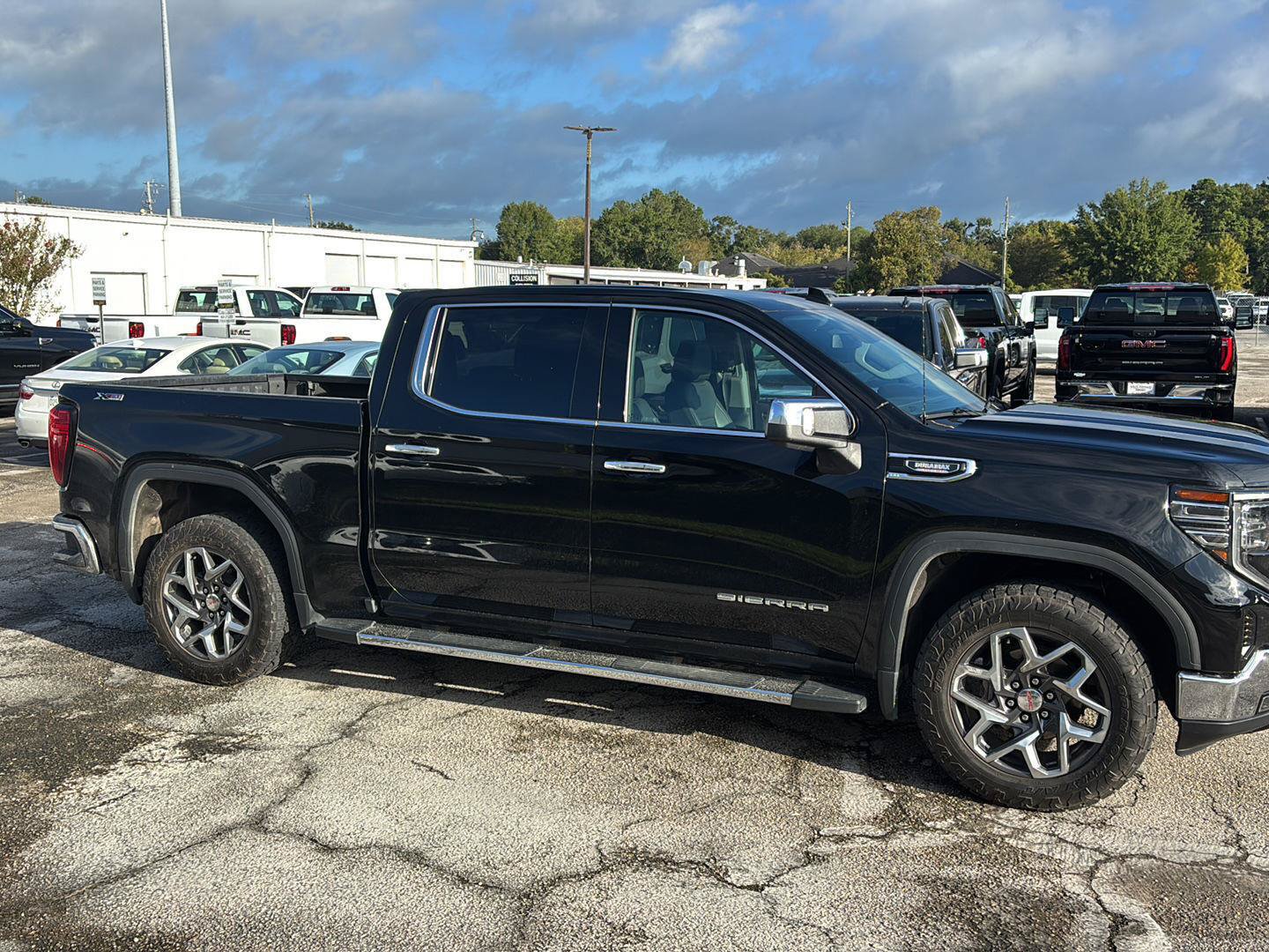 Used 2023 GMC Sierra 1500 SLT w/ SLT Premium Package AWD/4WD image 8