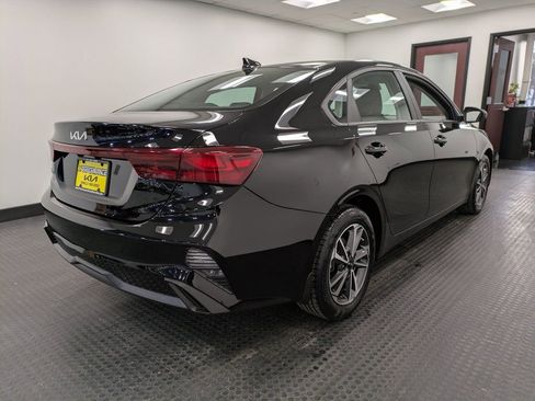 Certified 2022 Kia Forte LXS image 4