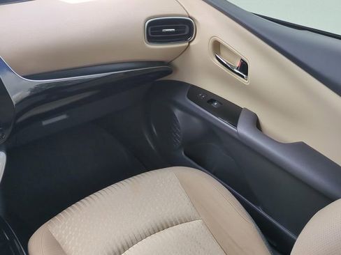 Certified 2018 Toyota Prius Three w/ Advanced Technology Package image 15