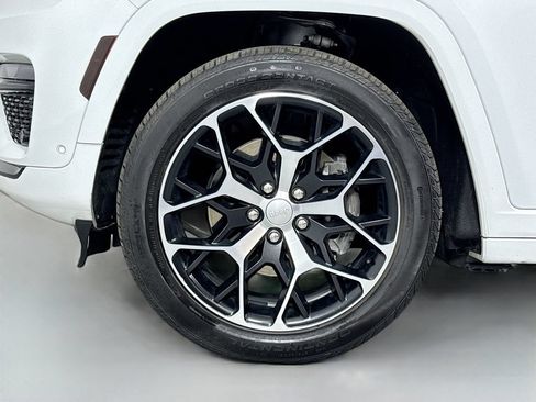 Used 2023 Jeep Grand Cherokee Summit AWD/4WD image 7