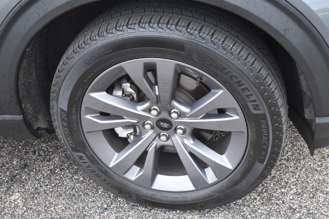 Used 2023 Ford Explorer XLT w/ Equipment Group 202A AWD/4WD image 12